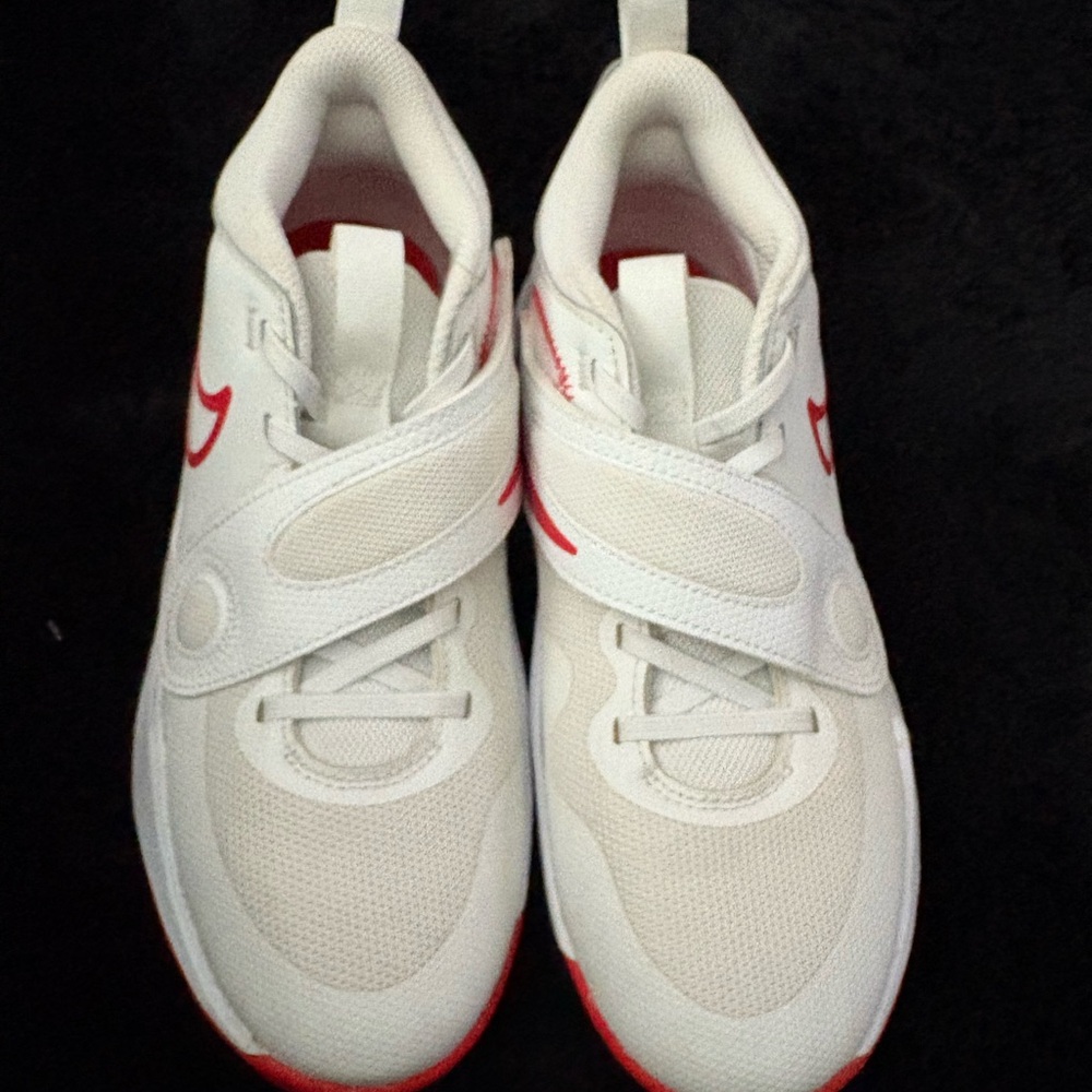 Nike Boys Team Hustle D11 DV8996-102 White Basketball Shoes Sneakers Size 7Y